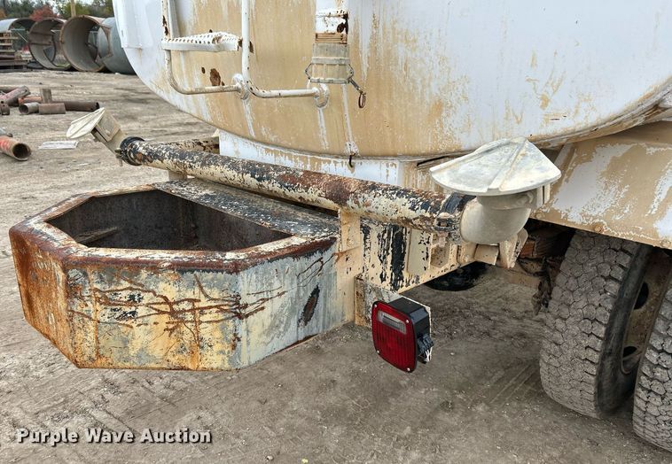 image for item EJ3340 2006 Ford F650 Super Duty XL water truck