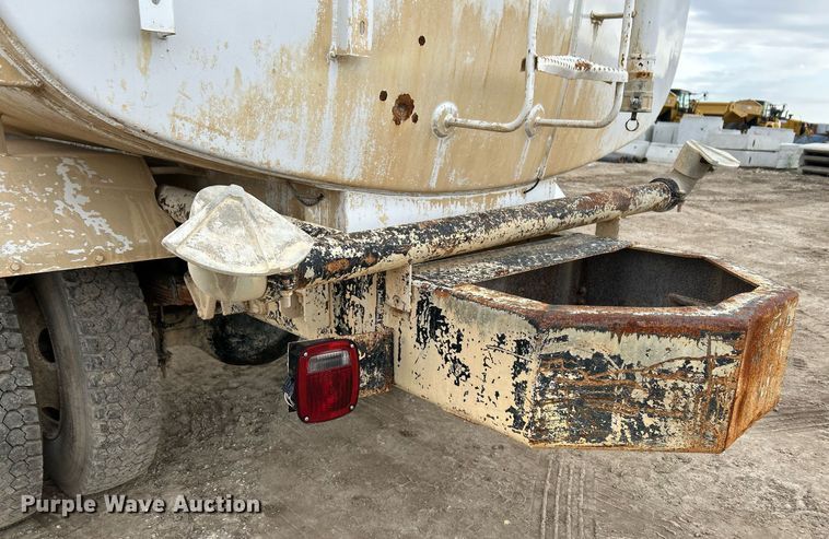 image for item EJ3340 2006 Ford F650 Super Duty XL water truck