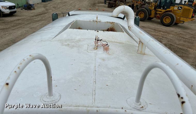 image for item EJ3340 2006 Ford F650 Super Duty XL water truck