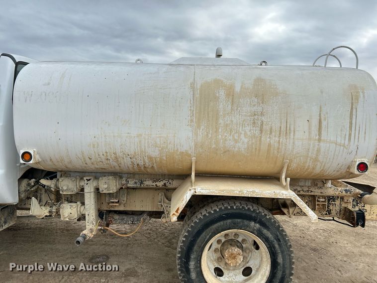 image for item EJ3340 2006 Ford F650 Super Duty XL water truck