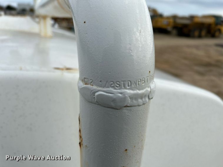 image for item EJ3340 2006 Ford F650 Super Duty XL water truck