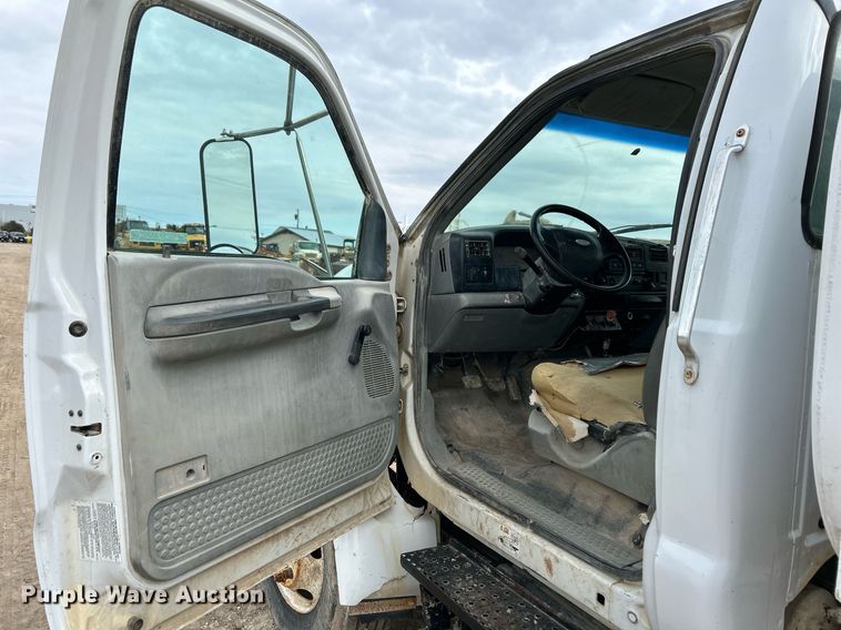 image for item EJ3340 2006 Ford F650 Super Duty XL water truck