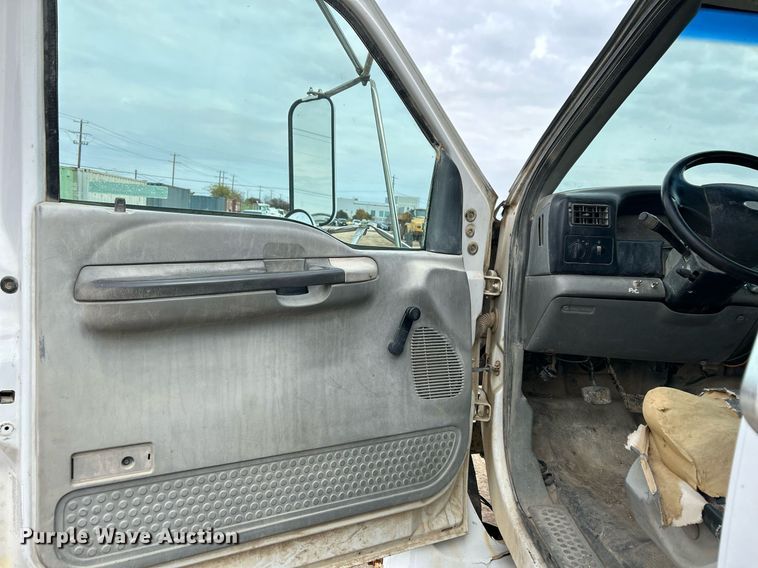 image for item EJ3340 2006 Ford F650 Super Duty XL water truck