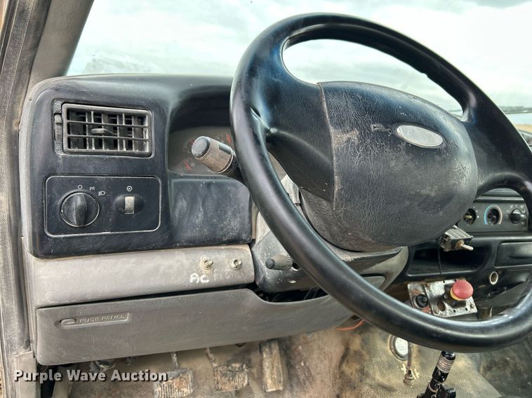 image for item EJ3340 2006 Ford F650 Super Duty XL water truck