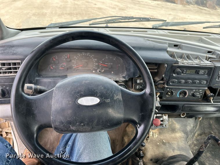 image for item EJ3340 2006 Ford F650 Super Duty XL water truck