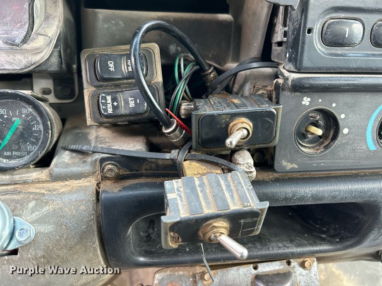 image for item EJ3340 2006 Ford F650 Super Duty XL water truck