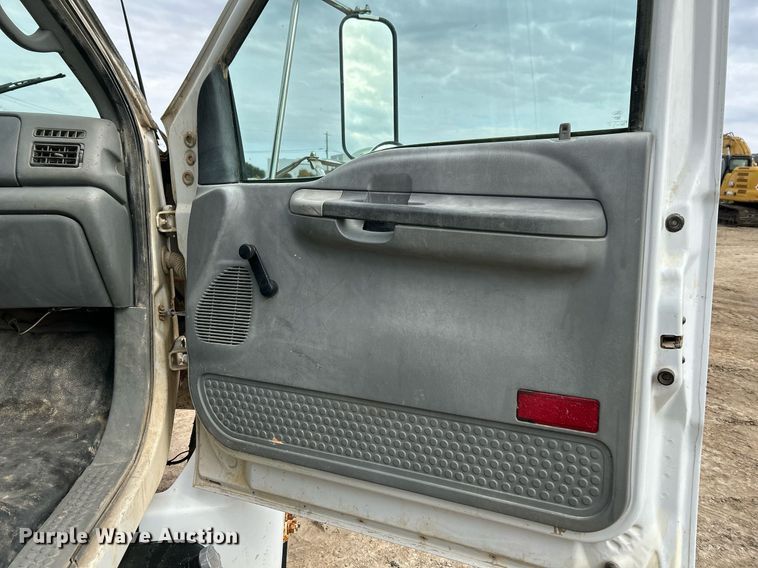 image for item EJ3340 2006 Ford F650 Super Duty XL water truck