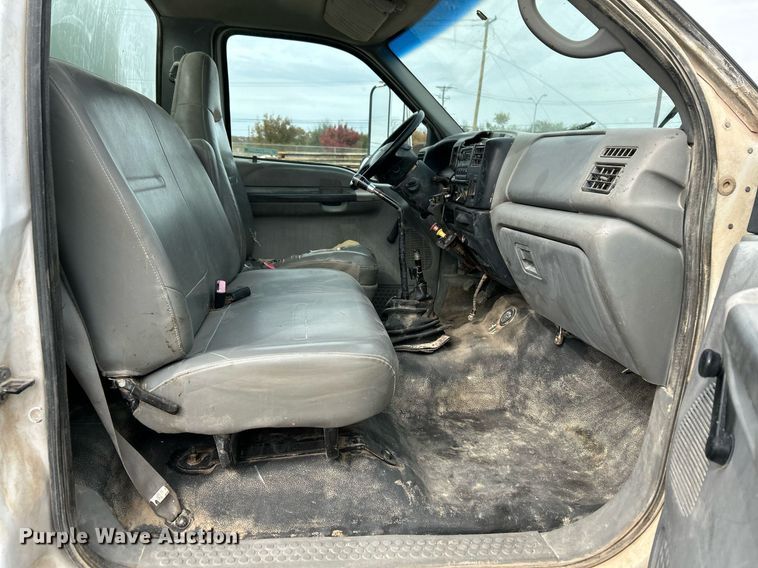 image for item EJ3340 2006 Ford F650 Super Duty XL water truck