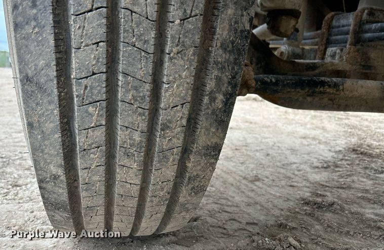 image for item EJ3340 2006 Ford F650 Super Duty XL water truck