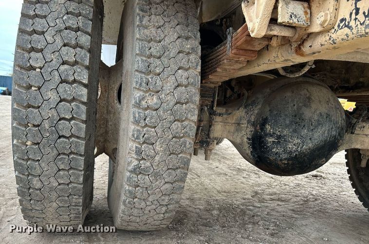 image for item EJ3340 2006 Ford F650 Super Duty XL water truck