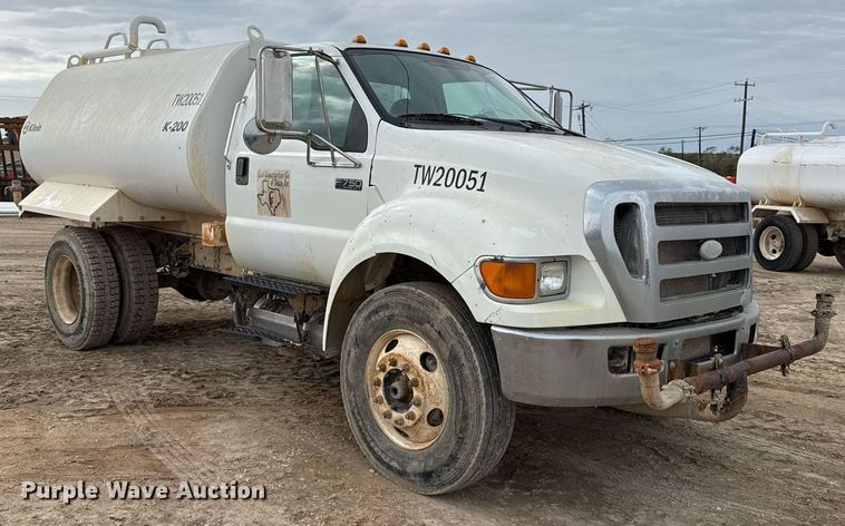 image for item EJ3341 2008 Ford F750 Super Duty XL water truck