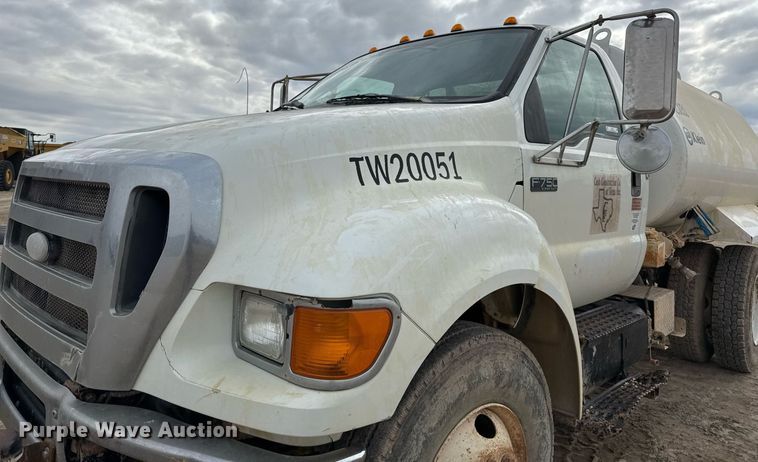 image for item EJ3341 2008 Ford F750 Super Duty XL water truck