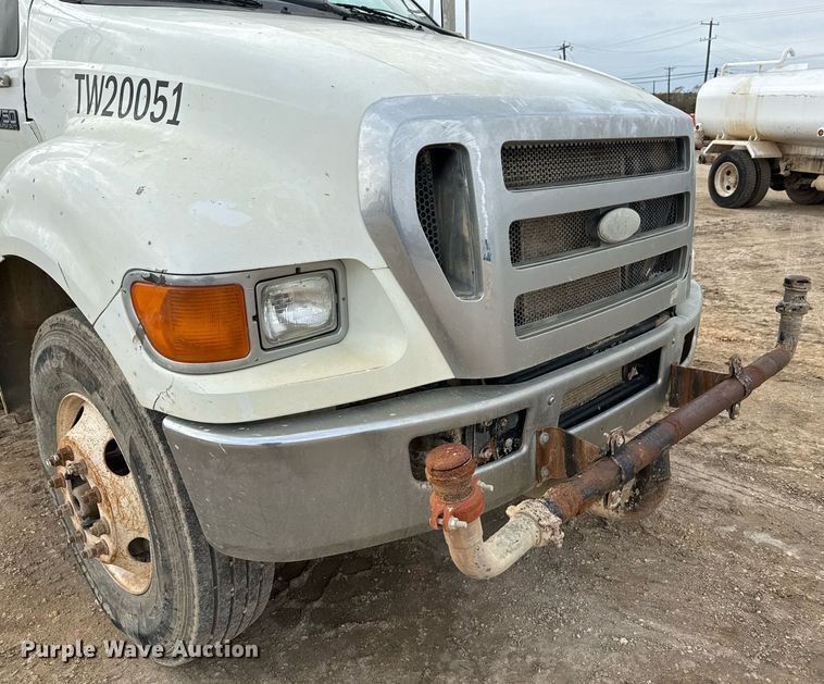 image for item EJ3341 2008 Ford F750 Super Duty XL water truck