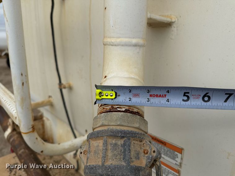 image for item EJ3341 2008 Ford F750 Super Duty XL water truck