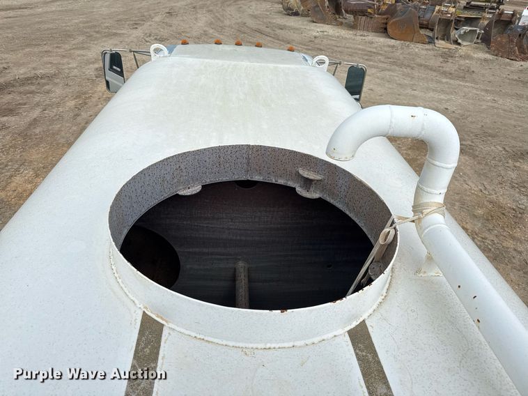 image for item EJ3341 2008 Ford F750 Super Duty XL water truck