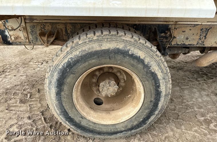 image for item EJ3341 2008 Ford F750 Super Duty XL water truck