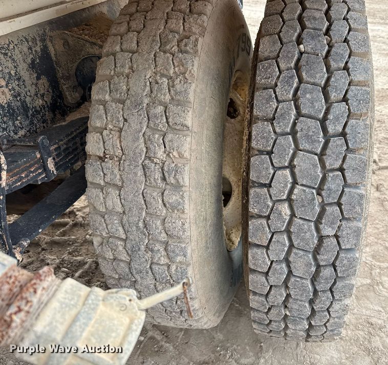 image for item EJ3341 2008 Ford F750 Super Duty XL water truck