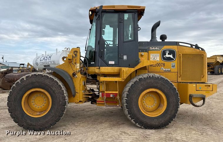 image for item EJ3342 2019 John Deere 544L wheel loader