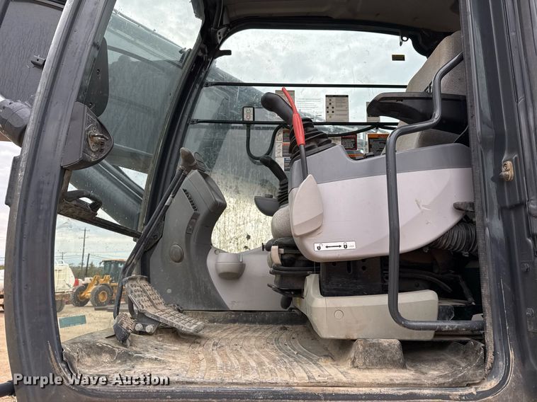 image for item EJ3347 2019 John Deere 350G LC excavator