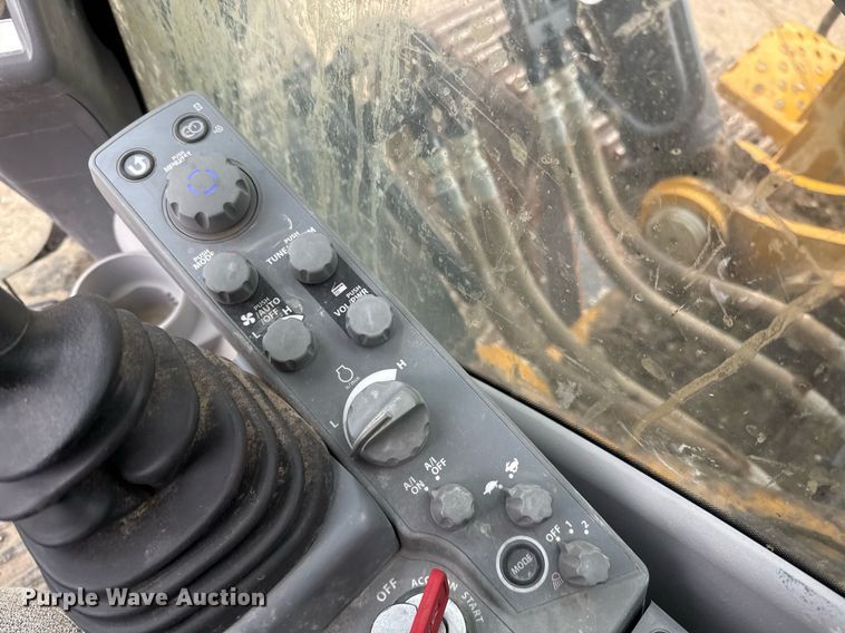 image for item EJ3347 2019 John Deere 350G LC excavator