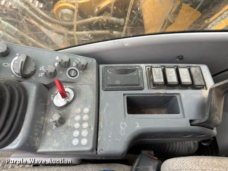 image for item EJ3347 2019 John Deere 350G LC excavator