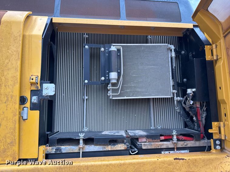 image for item EJ3347 2019 John Deere 350G LC excavator