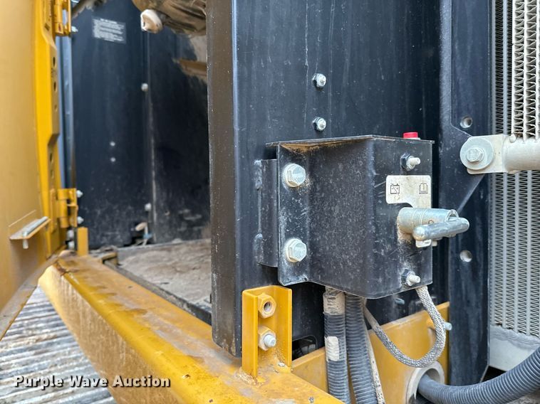 image for item EJ3347 2019 John Deere 350G LC excavator