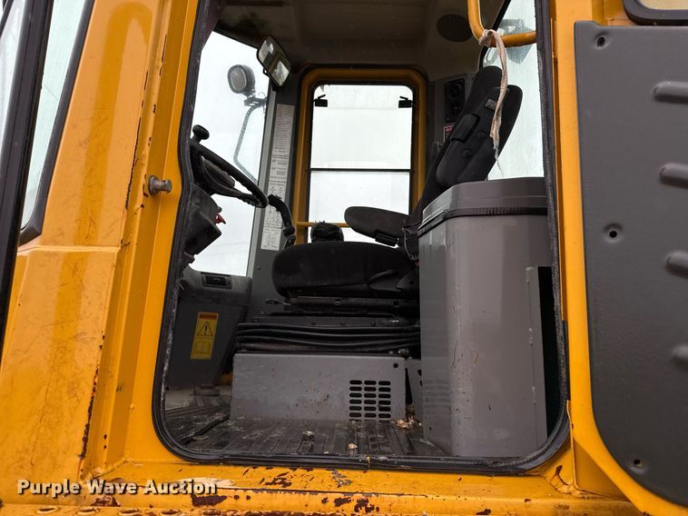 image for item EJ3349 Kawasaki 70ZV-2 wheel loader