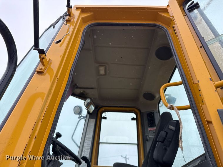 image for item EJ3349 Kawasaki 70ZV-2 wheel loader