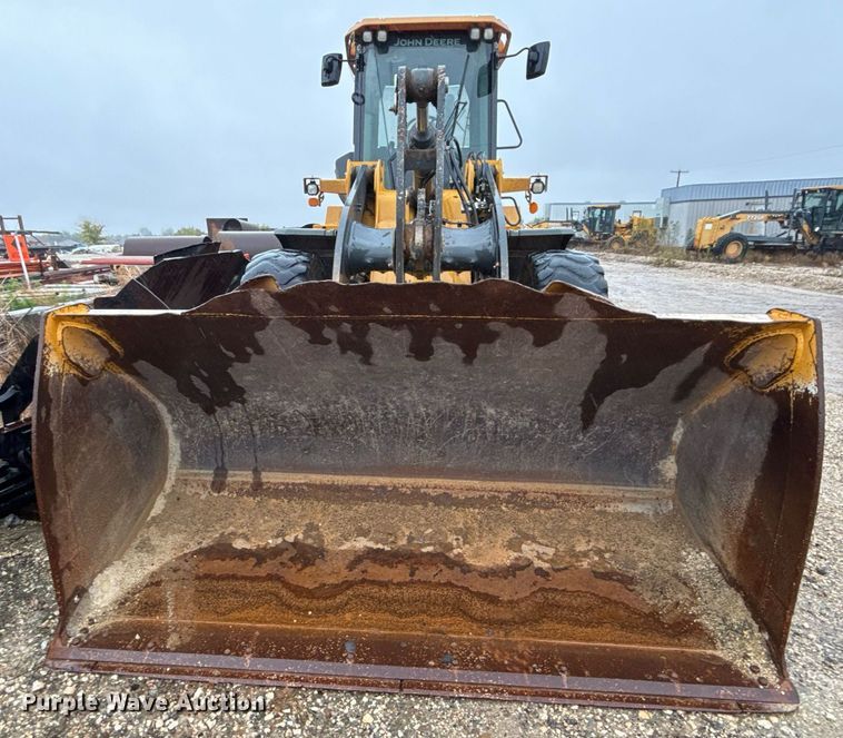 image for item EJ3351 2021 John Deere 624L loader