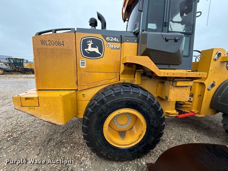 image for item EJ3351 2021 John Deere 624L loader