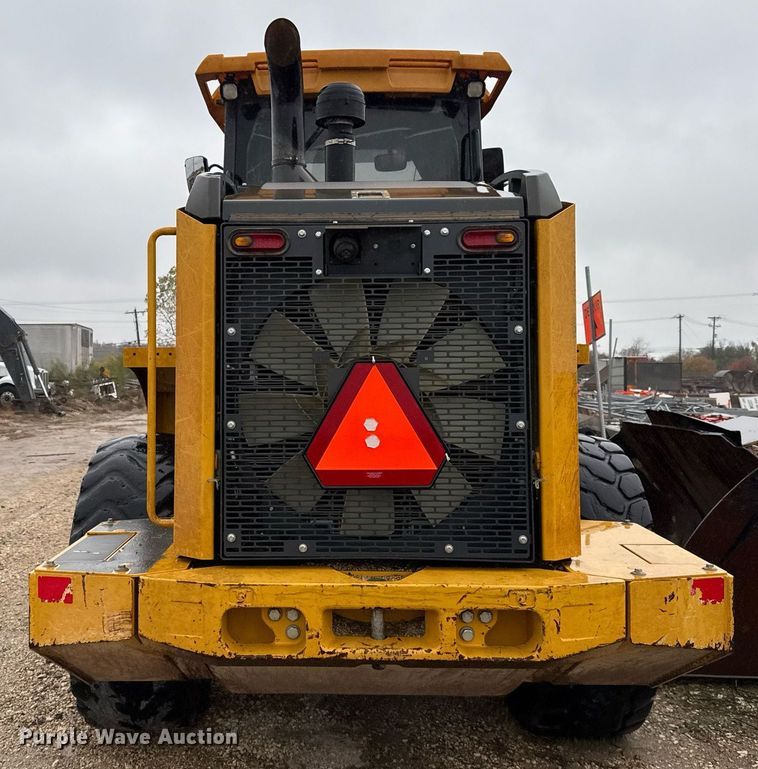 image for item EJ3351 2021 John Deere 624L loader