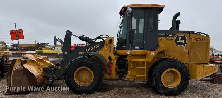 image for item EJ3351 2021 John Deere 624L loader