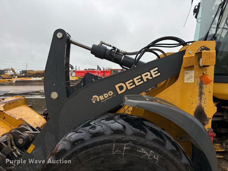 image for item EJ3351 2021 John Deere 624L loader