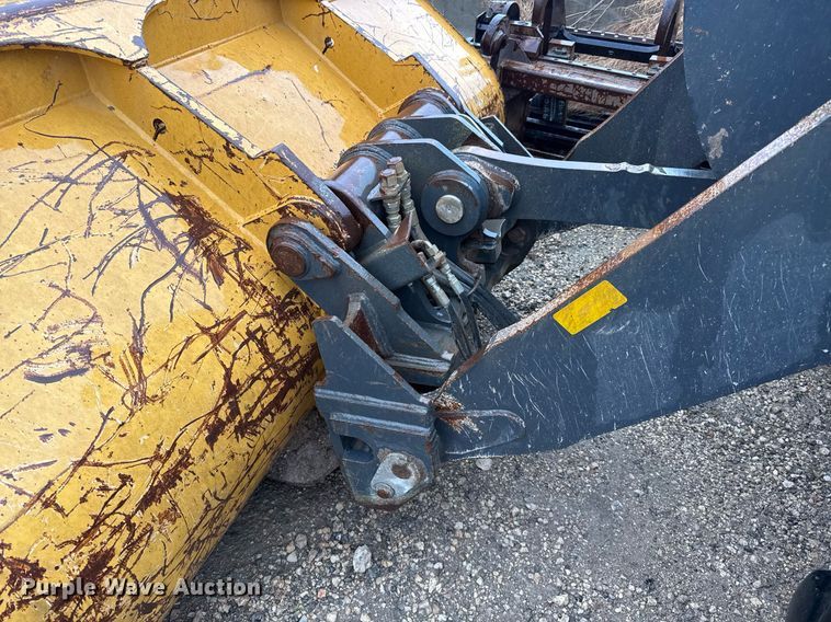 image for item EJ3351 2021 John Deere 624L loader