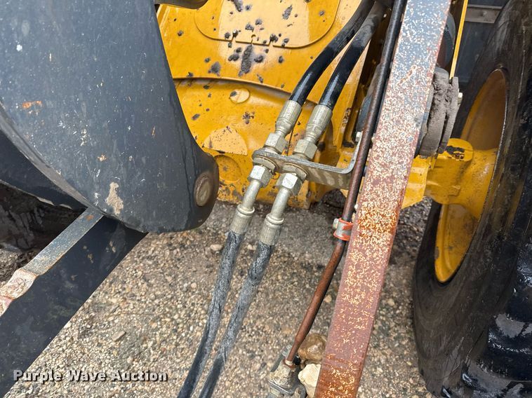 image for item EJ3351 2021 John Deere 624L loader