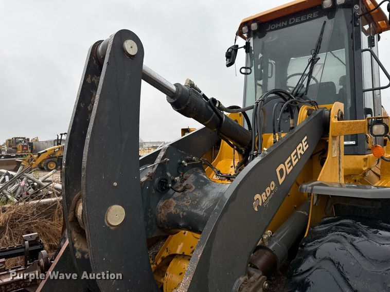 image for item EJ3351 2021 John Deere 624L loader