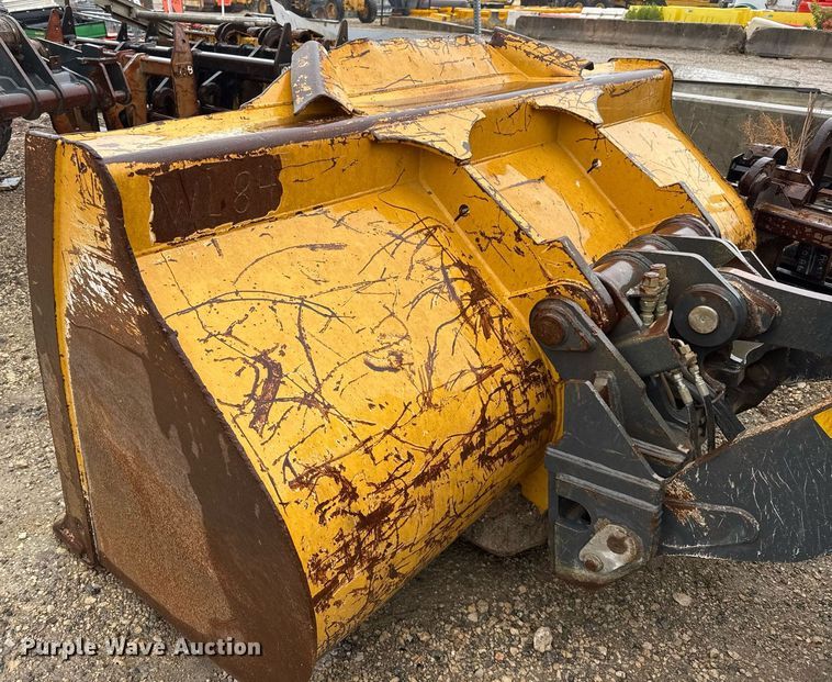 image for item EJ3351 2021 John Deere 624L loader