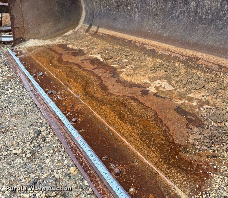 image for item EJ3351 2021 John Deere 624L loader