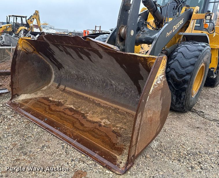 image for item EJ3351 2021 John Deere 624L loader