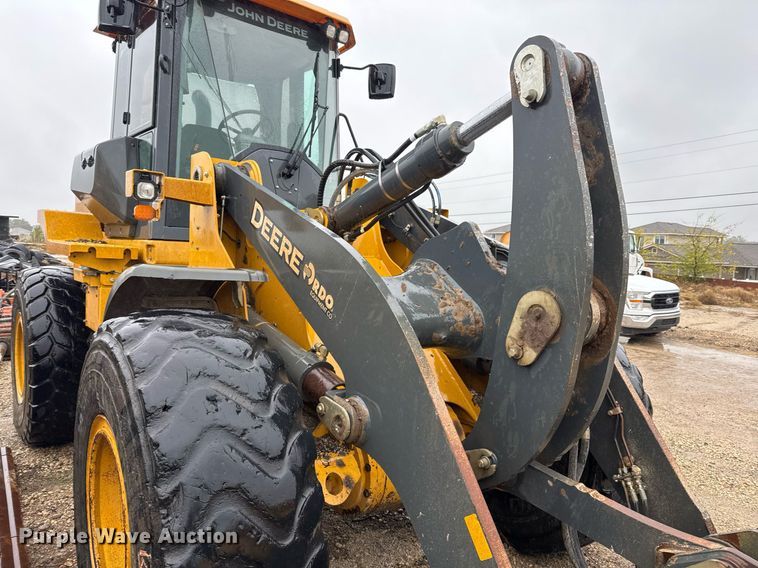 image for item EJ3351 2021 John Deere 624L loader