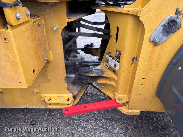 image for item EJ3351 2021 John Deere 624L loader