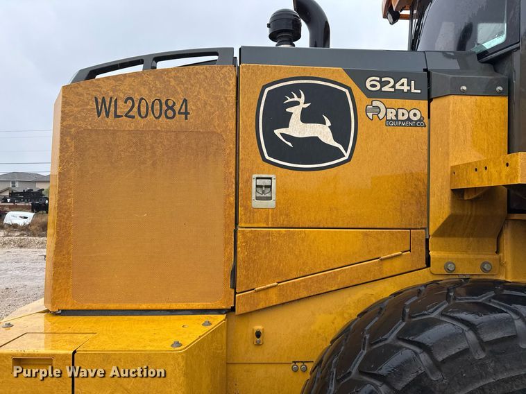 image for item EJ3351 2021 John Deere 624L loader
