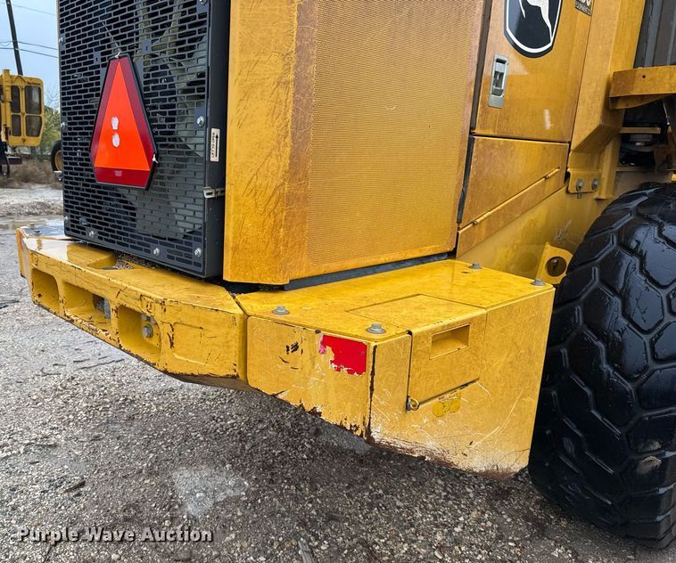 image for item EJ3351 2021 John Deere 624L loader