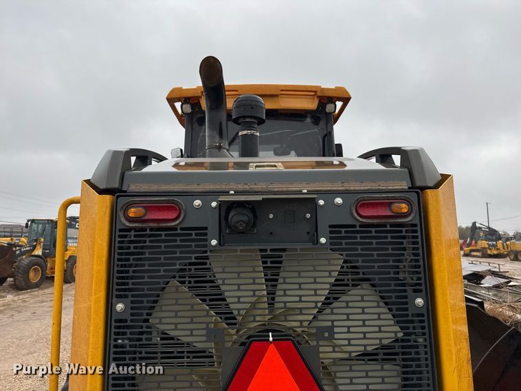 image for item EJ3351 2021 John Deere 624L loader