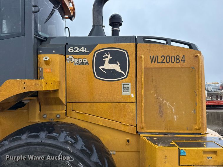 image for item EJ3351 2021 John Deere 624L loader