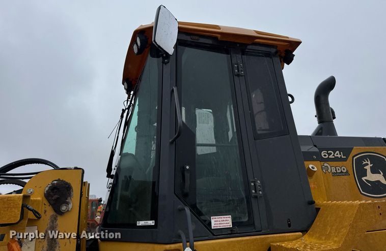 image for item EJ3351 2021 John Deere 624L loader