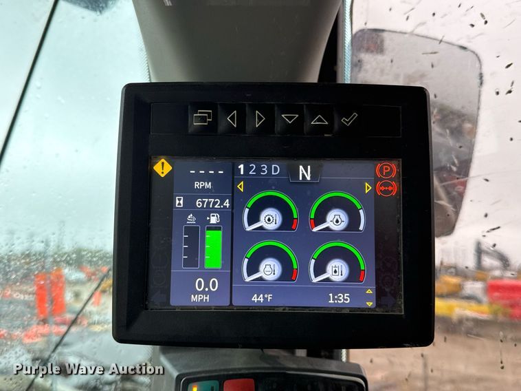 image for item EJ3351 2021 John Deere 624L loader