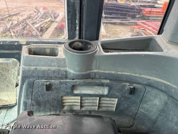 image for item EJ3351 2021 John Deere 624L loader