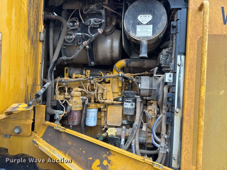 image for item EJ3351 2021 John Deere 624L loader